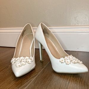 LC LAUREN CONRAD | Floral White Pumps